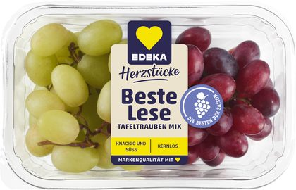 Weintrauben für Herbstsalat mit Weintrauben, Bergkäse und Walnüssen